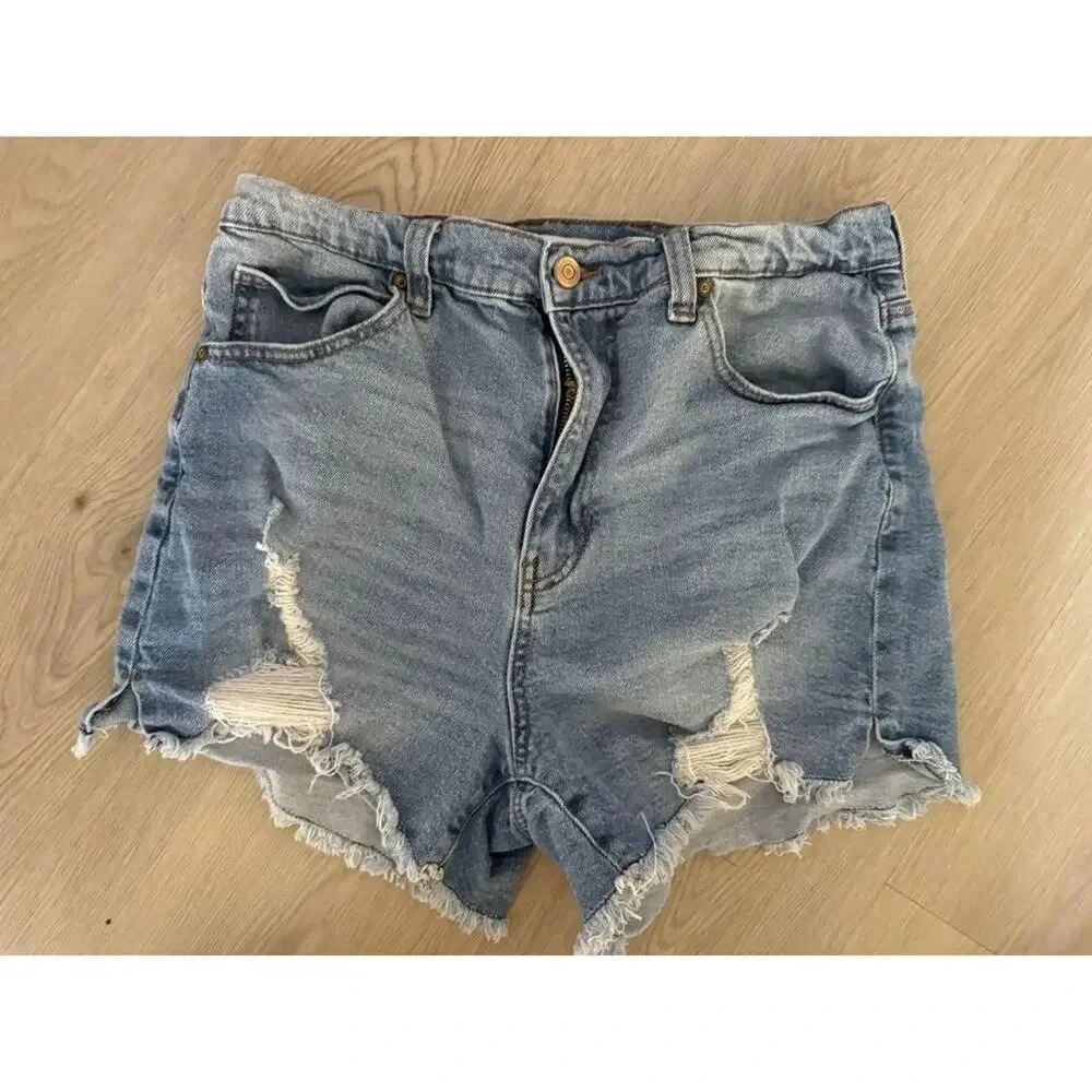 Celebrity Pink Women’s Size 11/30” Distressed Jean Shorts